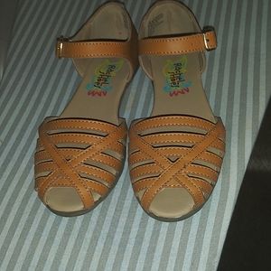 Little girls Mary Jane style sandals. Size 13